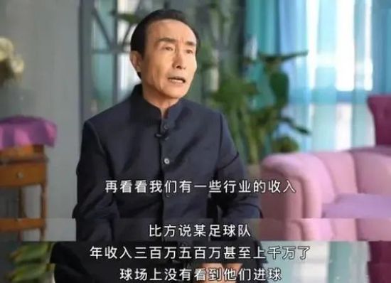 罗马诺说道：“阿拉巴受伤赛季报销，皇马内部仍在谈论引援的可能性，球队并不保证会进行任何引援。